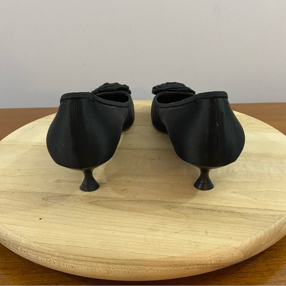 Salvatore Ferragamo Boutique Black Satin Leather Flower Pumps Heels Sz 9.5 B Y2K - Picture 4 of 13